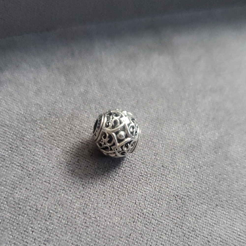Pandora Essence Affection Charm